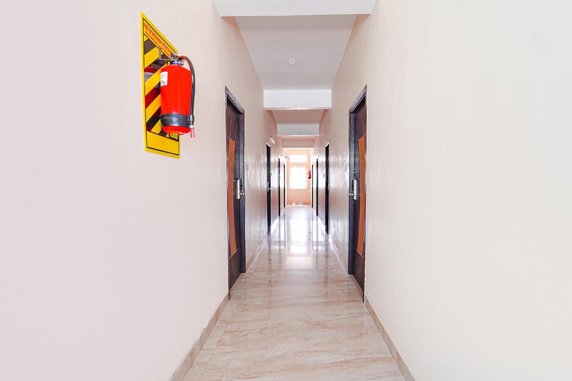 Irugur Fabexpress Uv Residency - 700M From Coimbatore International Airport מראה חיצוני תמונה