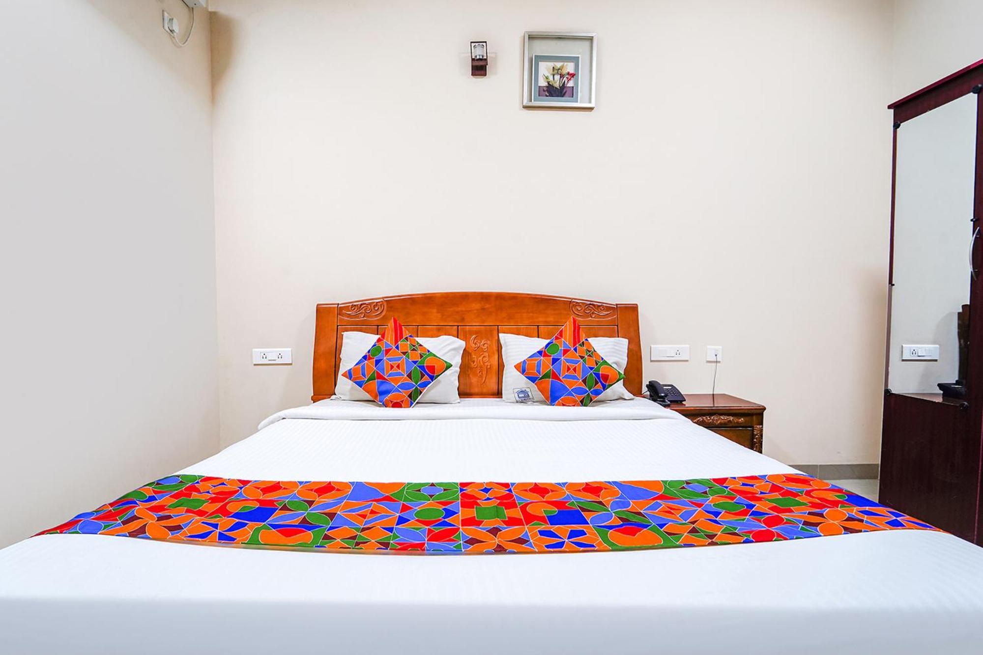 Irugur Fabexpress Uv Residency - 700M From Coimbatore International Airport מראה חיצוני תמונה