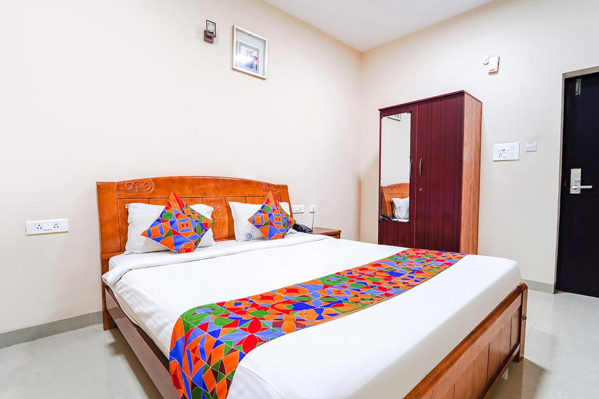 Irugur Fabexpress Uv Residency - 700M From Coimbatore International Airport מראה חיצוני תמונה