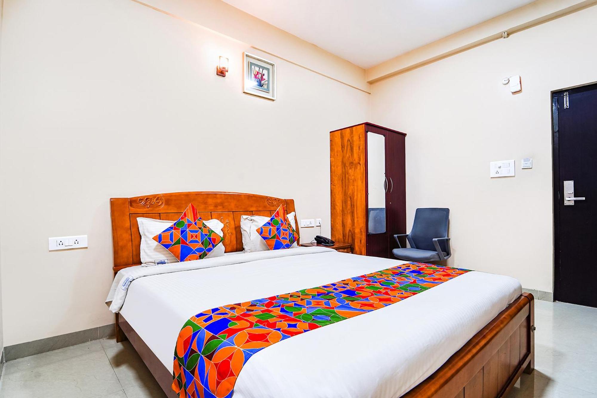 Irugur Fabexpress Uv Residency - 700M From Coimbatore International Airport מראה חיצוני תמונה