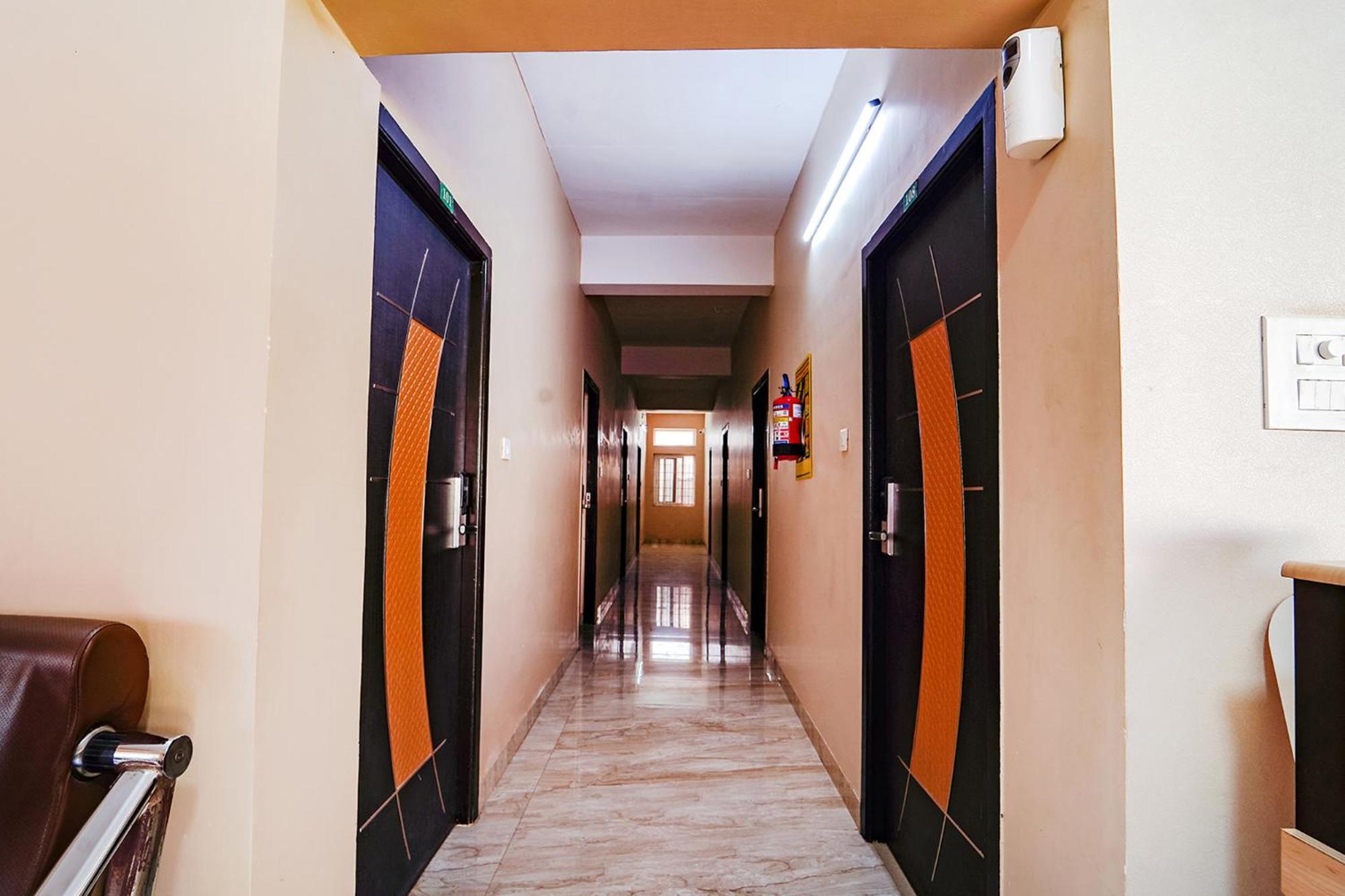 Irugur Fabexpress Uv Residency - 700M From Coimbatore International Airport מראה חיצוני תמונה