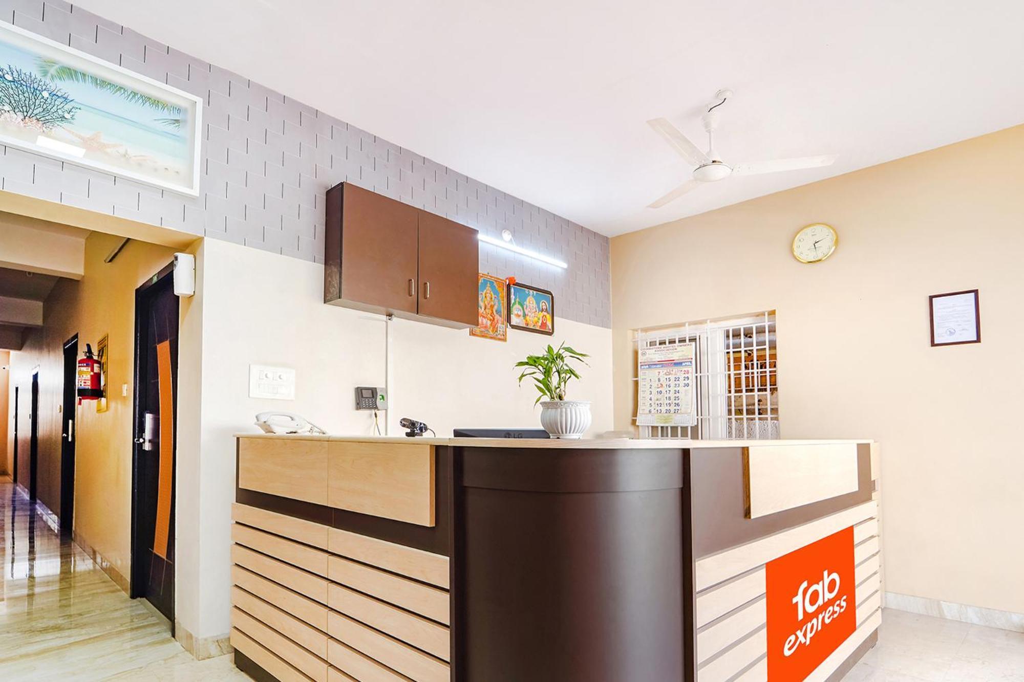 Irugur Fabexpress Uv Residency - 700M From Coimbatore International Airport מראה חיצוני תמונה